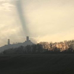 Glamping u hradu Hazmburk, Dvorec Černiv