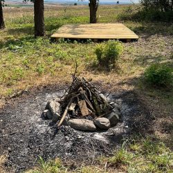 Glamping u hradu Hazmburk, Dvorec Černiv