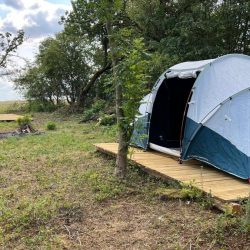 Glamping u hradu Hazmburk, Dvorec Černiv